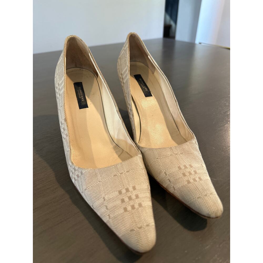 Burberry Pointed toe signature check pattern beige pump heel size 39 US 8.5